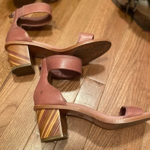 Beautiful Mauve Frye sandals